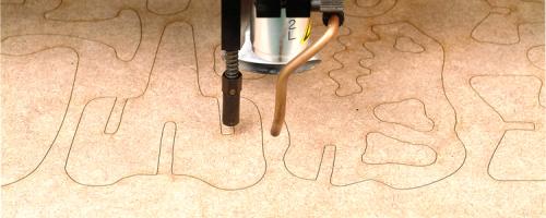 Dinosaurierteile aus Holz, die mit einem Holz Laser Cutter geschnitten werden