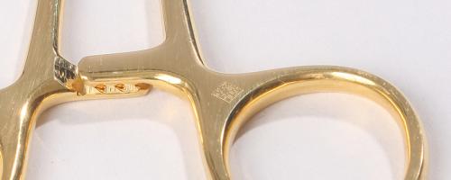 Laserbeschriften eines Datamatrix-Codes auf einer medizinischen Klammer