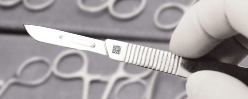 Datamatrix-Markierung auf einem Skalpell