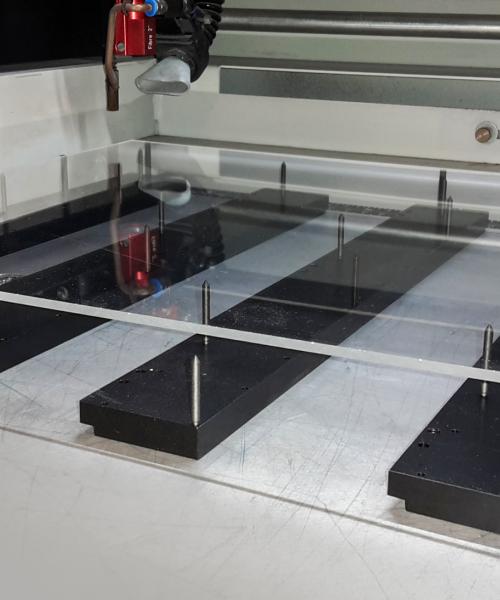 Acrylschneiden mit Laser Cutter Zubehör