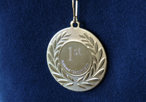 Mechanical engraving on a medal 