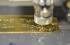 Markierung einer Metall-Platte mit einer CNC-Graviermaschine